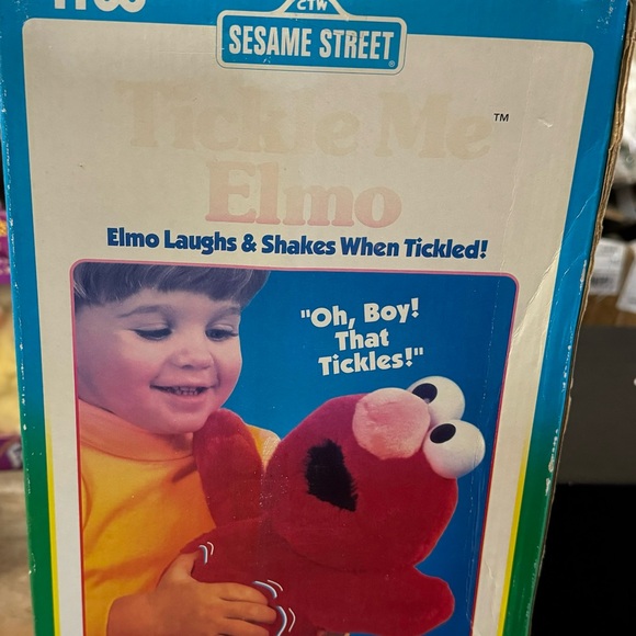 Original tickle me Elmo - Picture 3 of 6